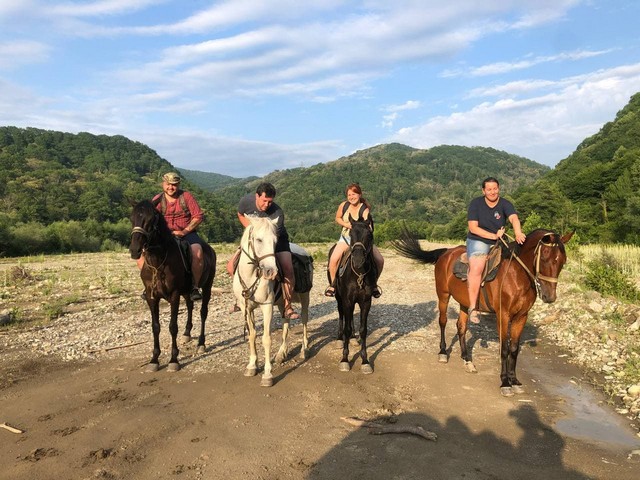 konnie-progulki21 Конные прогулки в Махачкале районе в горах