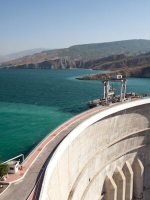 Экскурсия на катере по Чиркейскому водохранилищу. Маршрут Чиркейская ГЭС.