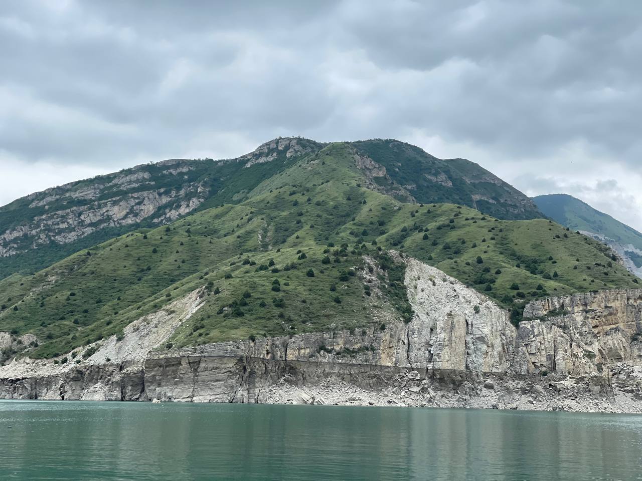 Экскурсия на катере по Чиркейскому водохранилищу. Маршрут Ахатлинка.