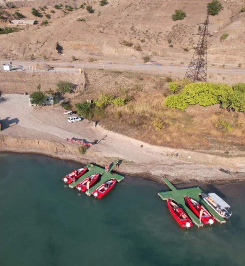 Прогулка на спортивном катере по Чиркейскому водохранилищу. 4 Ущелья. Прогулка на спортивном катере по Чиркейскому водохранилищу. 4 Ущелья.