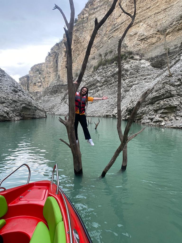 Прогулка на спортивном катере по Чиркейскому водохранилищу. Маршрут Маленькое ущелье. Прогулка на спортивном катере по Чиркейскому водохранилищу. Маршрут Маленькое ущелье.