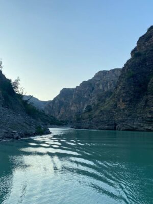 Прогулка на спортивном катере по Чиркейскому водохранилищу. 4 Ущелья.
