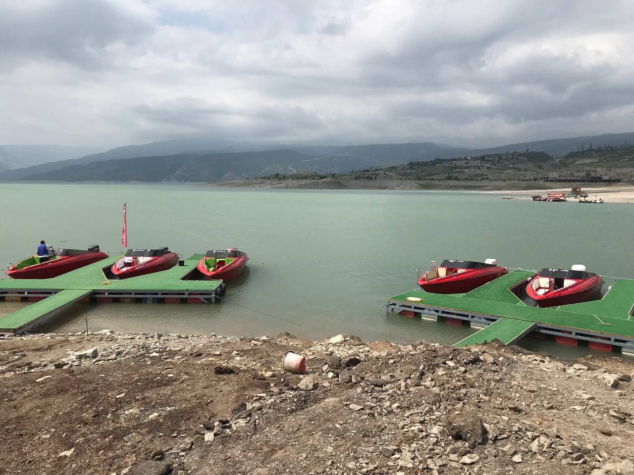 Прогулка на спортивном катере по Чиркейскому водохранилищу. 4 Ущелья. Прогулка на спортивном катере по Чиркейскому водохранилищу. 4 Ущелья.